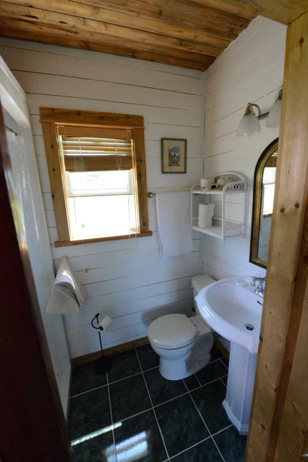 Maregold Centre - Juniper Cabin And Rose Cabin Victoria Beach Esterno foto
